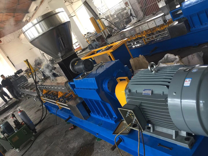 康發(fā)雙螺桿擠出機