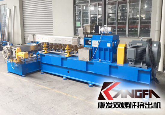 浙江客戶(hù)因業(yè)務(wù)發(fā)展需求，車(chē)間連續(xù)生產(chǎn)超十五年SJSH系列雙螺桿混煉擠出機(jī)老設(shè)備更換記！