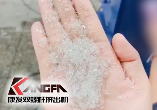 康發(fā)雙螺桿擠出機(jī)在先行先試中搶占先機(jī)，以更加飽滿的精神狀態(tài)、更大的創(chuàng)新勇氣，奮發(fā)進(jìn)取，走出一條科學(xué)發(fā)展、跨越趕超的先行之路。