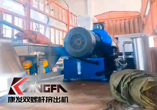 十一雙節(jié)長假前夕，康發(fā)65機D型箱雙螺桿擠出機組順利發(fā)貨！坐標河北！