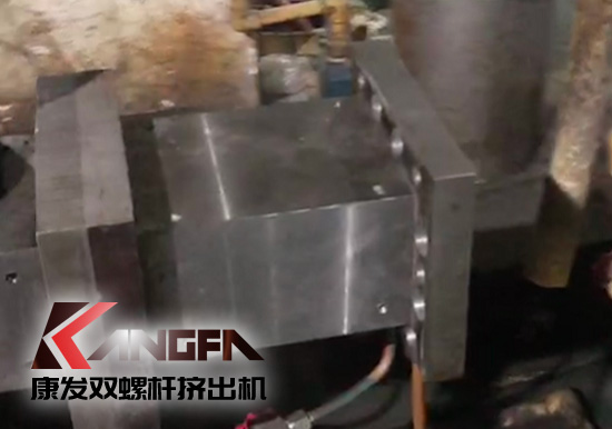 提升機(jī)筒耐磨及耐腐蝕性！康發(fā)雙螺桿擠出機(jī)設(shè)備舊機(jī)筒更換視頻