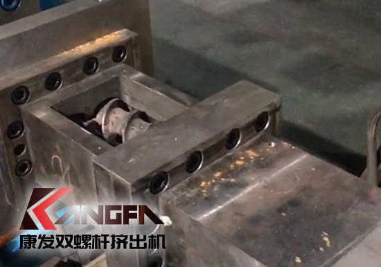 提升機(jī)筒耐磨及耐腐蝕性！康發(fā)雙螺桿擠出機(jī)設(shè)備舊機(jī)筒更換視頻