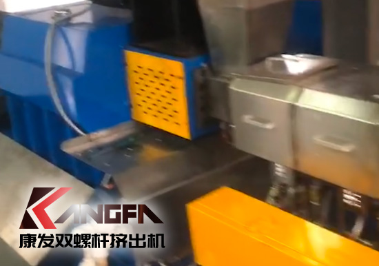 延長設(shè)備使用壽命，提升客戶滿意度！康發(fā)加強對雙螺桿造粒機的維護包養(yǎng)工作