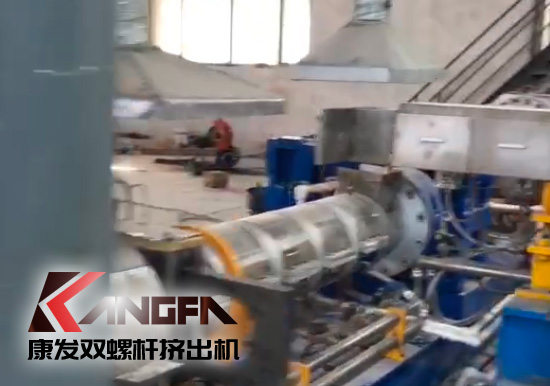 單、雙螺桿擠出機優(yōu)勢互補、高效率高產能！康發(fā)塑機JSH-75/180雙階式（雙螺桿/單螺桿）擠出機組試機!