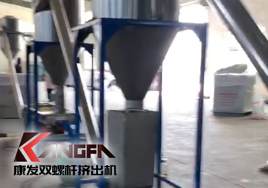 單、雙螺桿擠出機優(yōu)勢互補、高效率高產能！康發(fā)塑機JSH-75/180雙階式（雙螺桿/單螺桿）擠出機組試機!