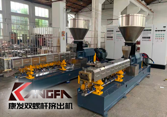 塑料雙螺桿擠出機(jī)行業(yè)技術(shù)不斷地進(jìn)行研發(fā)和革新！為客戶度身定制特殊工藝的加工方案和系統(tǒng)！