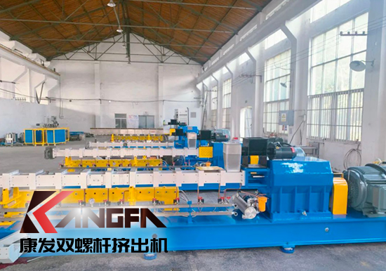 抗高溫戰(zhàn)酷暑，掀起生產(chǎn)熱潮——康發(fā)雙螺桿擠出機生產(chǎn)車間高溫“烤”驗不服“暑”