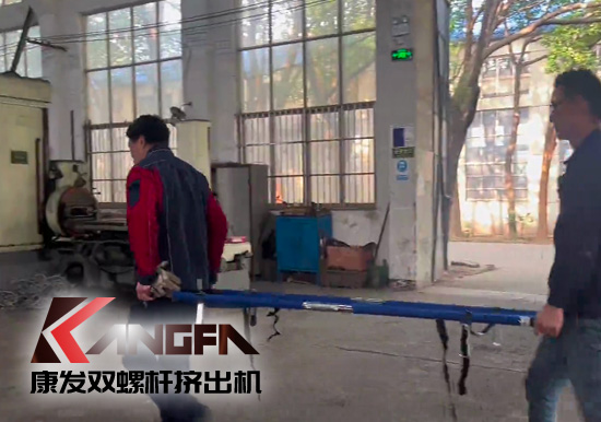 康發(fā)雙螺桿擠出機舉行機械傷害事故應(yīng)急演練