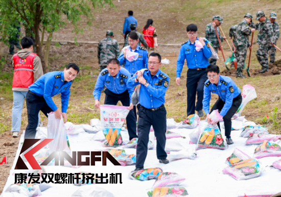 康發(fā)雙螺桿擠出機參與葛塘街道開展主題為“防范災(zāi)害風(fēng)險，護航高質(zhì)量發(fā)展”宣傳活動暨防汛搶險應(yīng)急演練