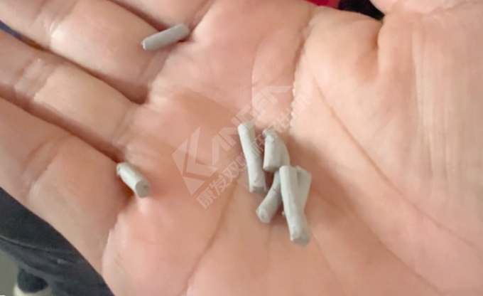 康發(fā)雙螺桿擠出機(jī)小型試驗(yàn)機(jī)又開(kāi)始轉(zhuǎn)動(dòng)啦！