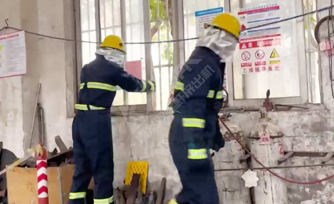 南京康發(fā)雙螺桿擠出機開展危險化學品泄露突發(fā)環(huán)境事件現場處置方案及應急預案演練