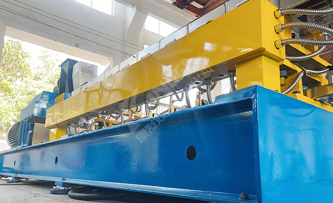 橡塑機械領域雙螺桿擠出機定位及主要作用 平行雙螺桿擠出機優(yōu)勢