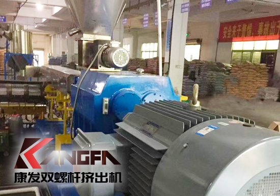 康發(fā)橡塑雙階式擠出機組設(shè)備調(diào)試