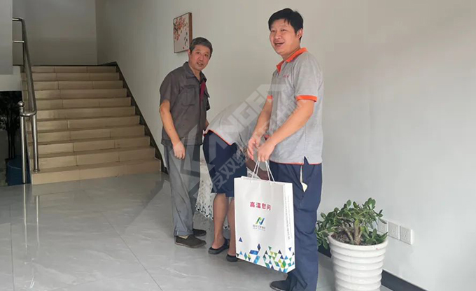 南京江北新區(qū)總工會深入康發(fā)雙螺桿擠出機(jī)一線開展“來高溫慰問”慰問活動！