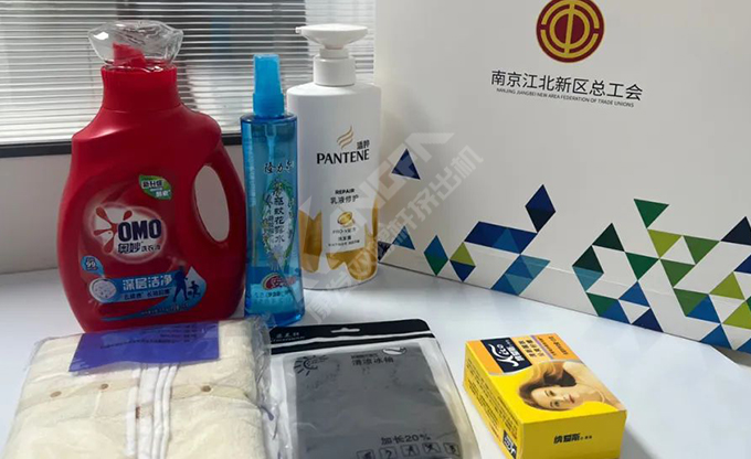 南京江北新區(qū)總工會深入康發(fā)雙螺桿擠出機(jī)一線開展“來高溫慰問”慰問活動！