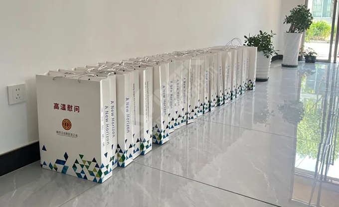 南京江北新區(qū)總工會深入康發(fā)雙螺桿擠出機(jī)一線開展“來高溫慰問”慰問活動！