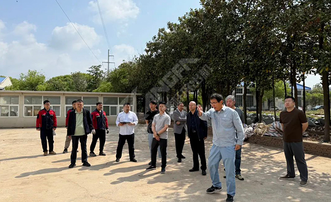 中石化相關(guān)公司、康發(fā)雙螺桿擠出機(jī)與新疆鵬安能源科技有限責(zé)任就關(guān)于廢塑料分選技術(shù)合作洽談