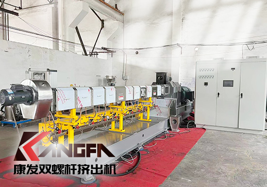 廢塑料高容積熔融定制型設備——康發(fā)雙螺桿擠出機出品