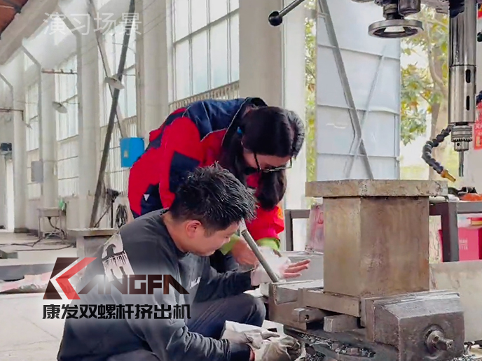 緊繃安全之弦，共筑生命防線!南京康發(fā)雙螺桿擠出機(jī)開展機(jī)械傷害應(yīng)急預(yù)案演練!